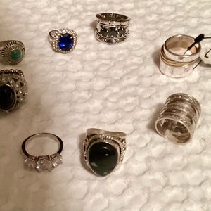 !!!BUNDLE !!! OF COSTUME JEWELRY PURCHASED FROM BOUTIQUE GOING OUT OF BUSINESS.